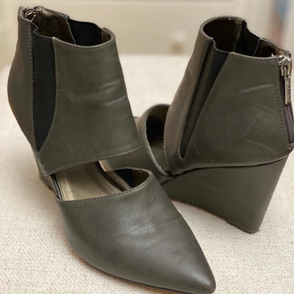 Womens Gray Wedges